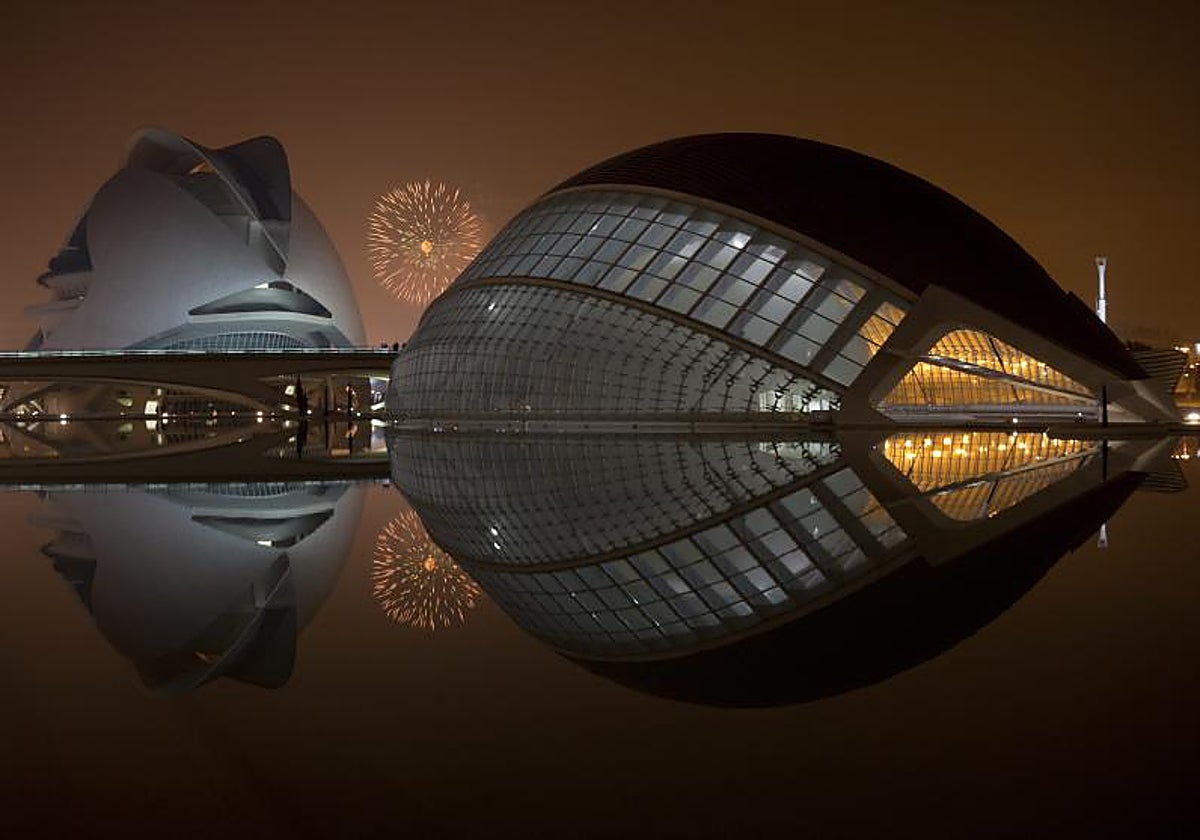 Imagen de la Ciudad de las Artes y las Ciencias durante las Fallas de Valencia