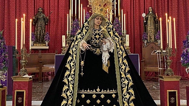 La Virgen de la Soledad, dispuesta para el besamanos