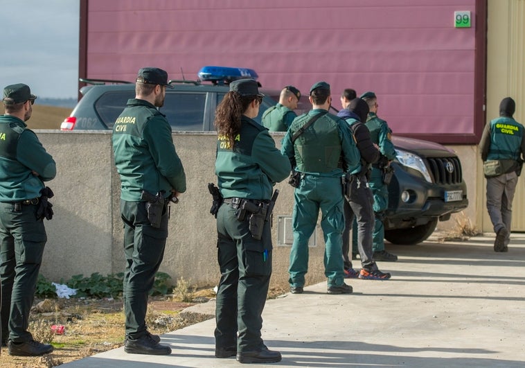 El Corte Inglés y once empresas, imputadas en una trama de amaños de la Guardia Civil