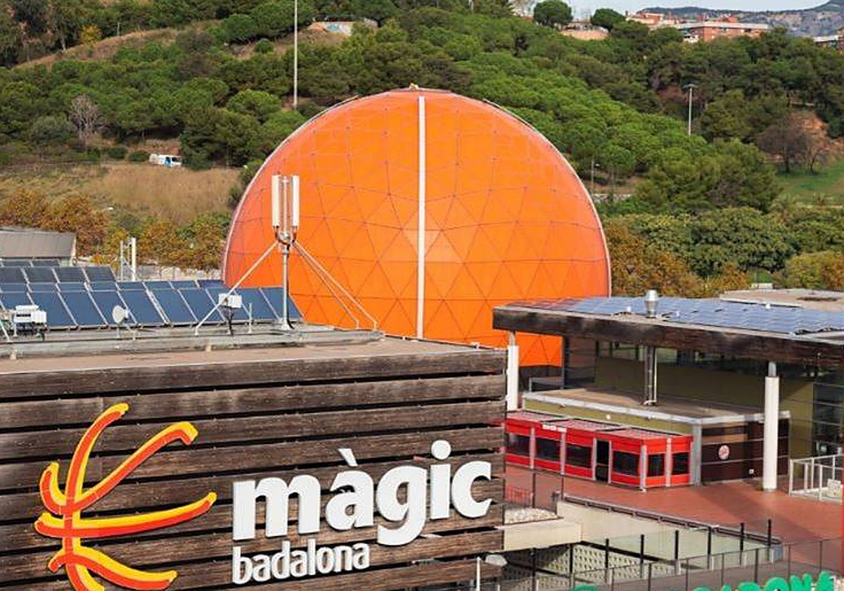 Exterior del centro comercial de Badalona donde se produjo la agresión sexual