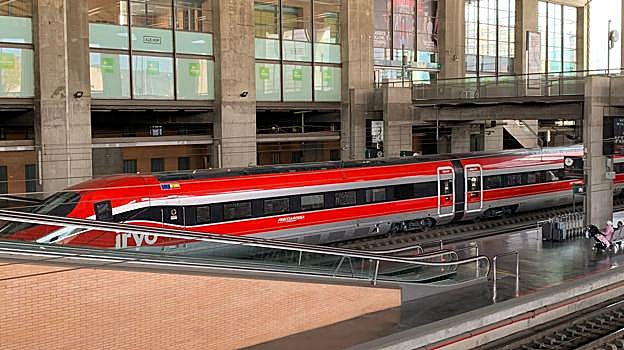 Un tren de Iryo, en pruebas, en la estación de Córdoba