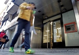 El Gobierno vasco impone una multa de 123.000 euros a Kutxabank por no aceptar pagos en metálico