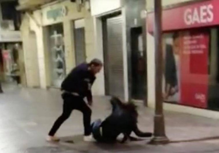 Pasa a disposición judicial el detenido que agredió a una mujer en plena calle en Talavera