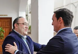 El PP ficha a un alcalde de IU para las elecciones municipales en un pueblo de Almería