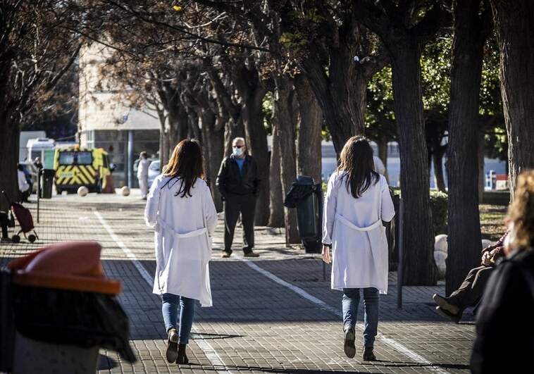 La Generalitat Valenciana ofrece la jubilación activa a 249 médicos de familia y pediatras de primaria