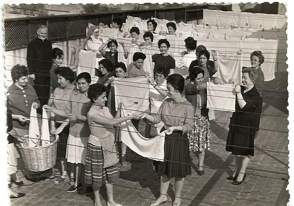 Un grupo de españolas se capacitan en un convento de Madrid en tareas domésticas como parte del acuerdo migratorio laboral entre España y Australia