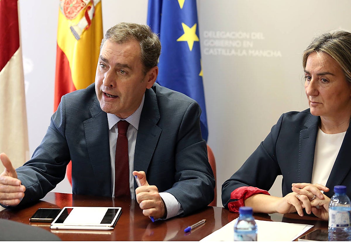 Francisco Tierraseca y Milagros Tolón, en la rueda de Prensa de este lunes en la Delegación del Gobierno