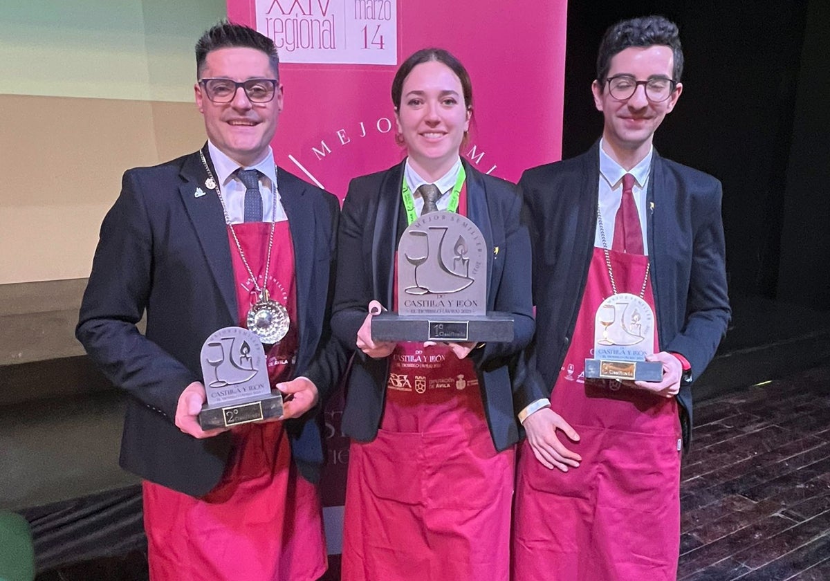 Fernández, Arranz y Navarro, con sus premios, este lunes en El Tiemblo