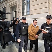 El acusado por el triple crimen de Valga, más cerca de la prisión permanente revisable