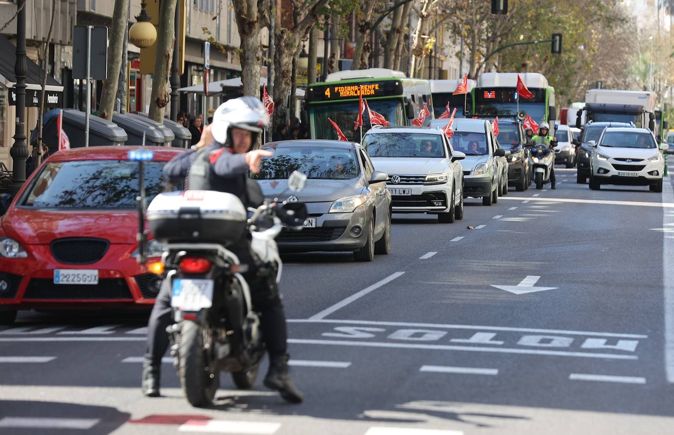 La caravana de protesta por la mejora del servicio de ambulancias en Córdoba, en imágenes