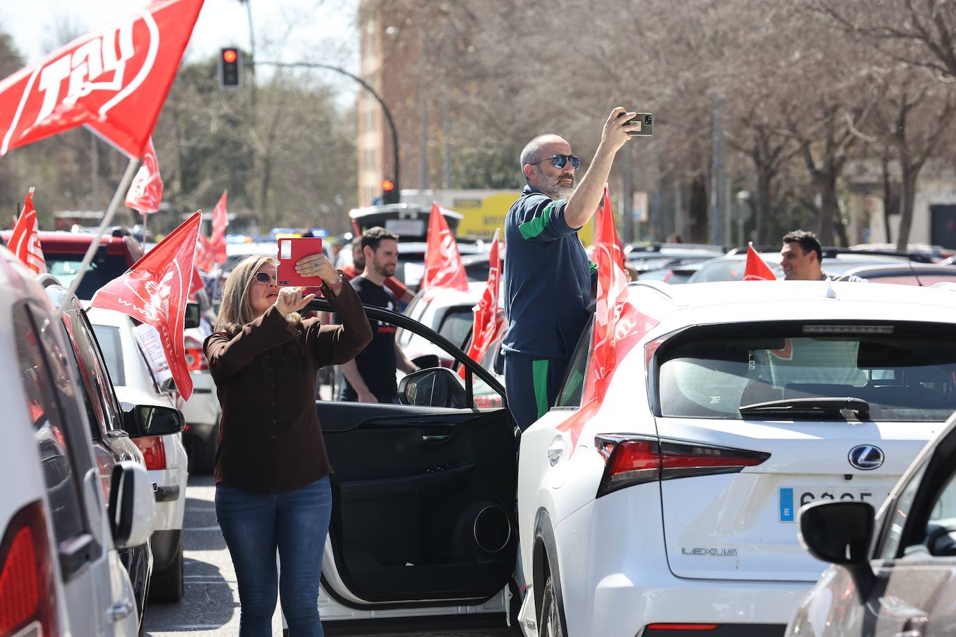 La caravana de protesta por la mejora del servicio de ambulancias en Córdoba, en imágenes