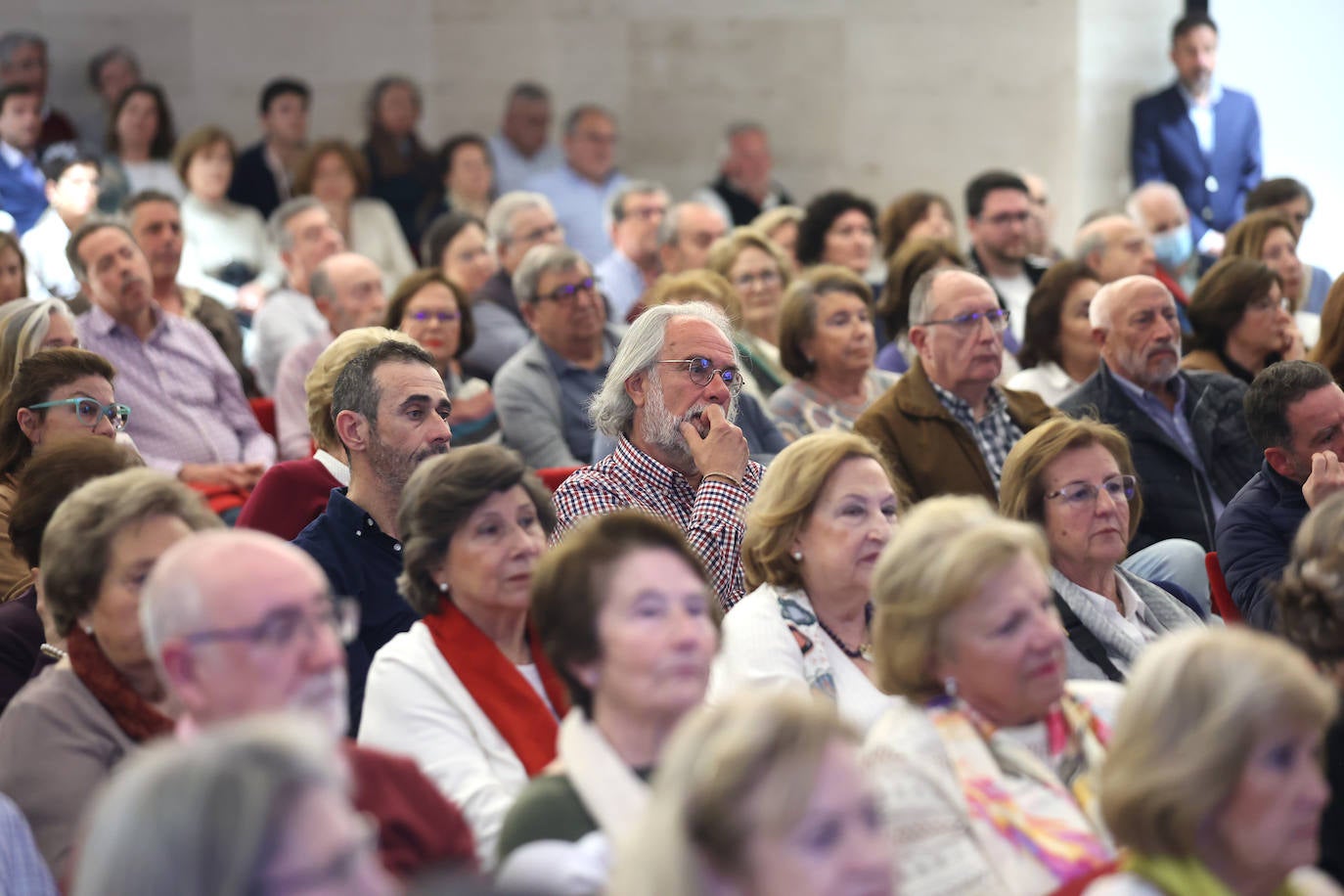 El Foro Cultural de ABC Córdoba con Juan Eslava Galán, en imágenes