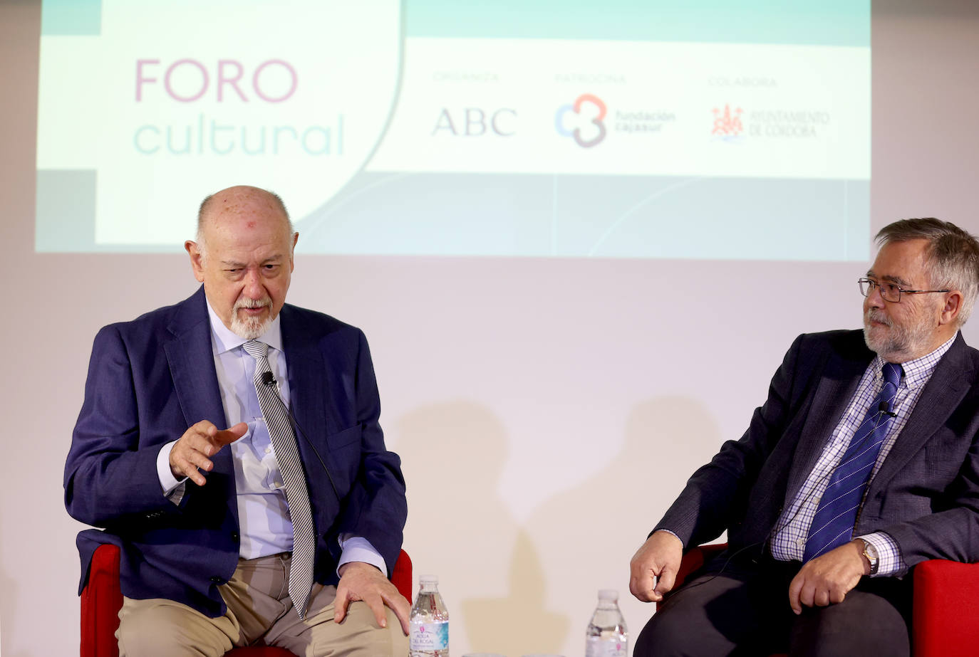 El Foro Cultural de ABC Córdoba con Juan Eslava Galán, en imágenes