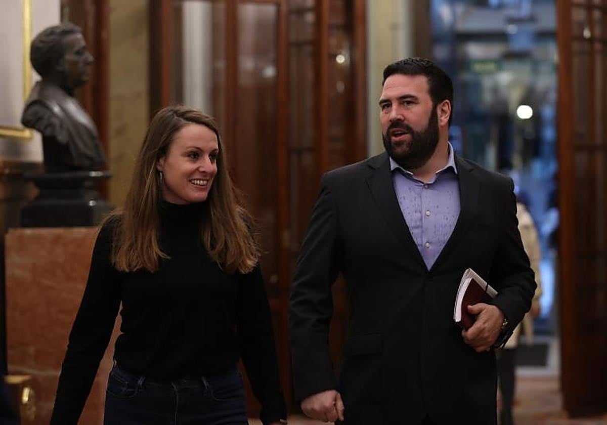 El diputado de EH Bildu Jon Iñarritu asiste al pleno del Congreso