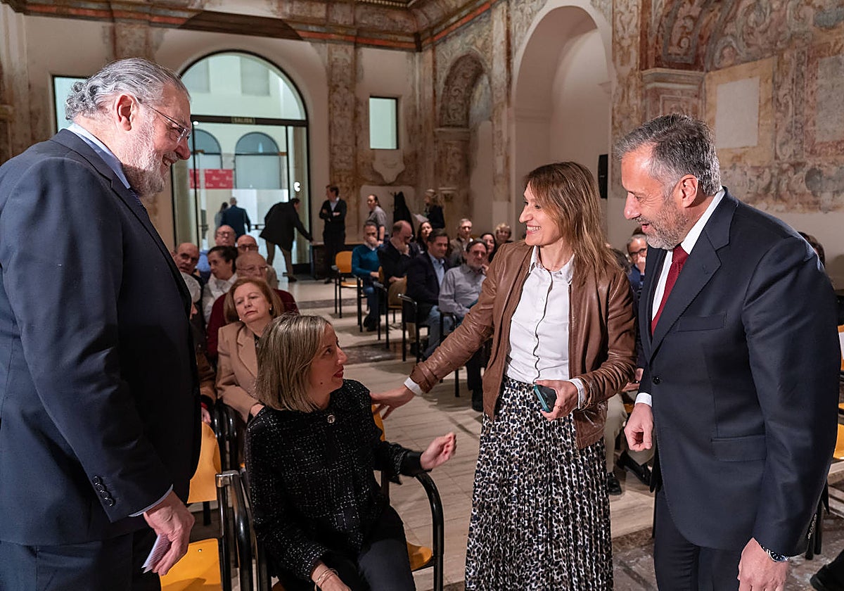 El presidente de las Cortes de Castilla y León, Carlos Pollán, junto a la consejera de Educación, Rocío Lucas, presenta la digitalización de los Archivos Comuneros