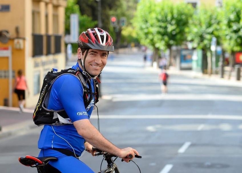 El político murciano es muy aficionado la bicicleta tanto por ciudad como por montaña