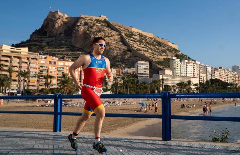 No podía faltar uno de los deportes más completos, el triatlón, que también ha completado en varias ocasiones.