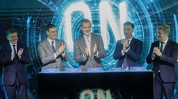 Imagen de Ximo Puig, Pedro Sánchez, Felipe VI, Thomas Schmall y Wayne Griffiths, este viernes durante el acto celebrado en Sagunto (Valencia)