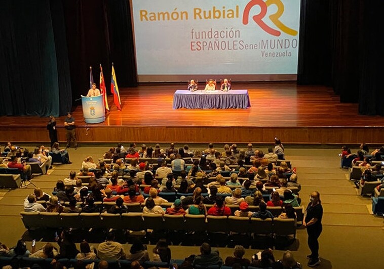 Imagen del acto del protagonizado por la secretaria del PSOE Exterior y secretaria de Estado de Cooperación, Pilar Cancela, el domingo 12 de marzo en Caracas 