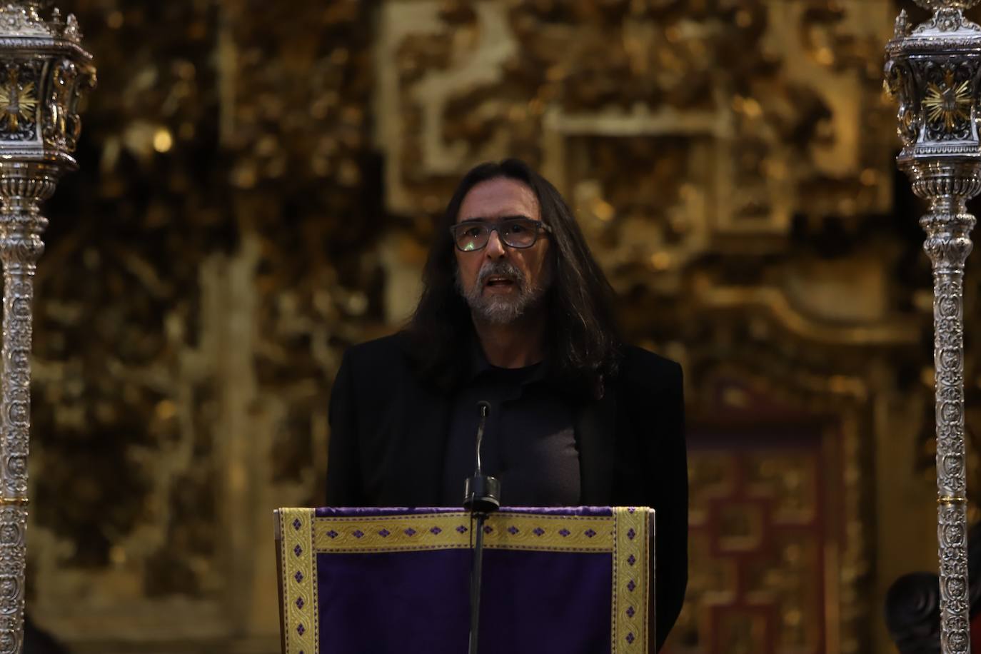 El deslumbrante manto bordado de la Virgen de la Trinidad de Córdoba, en imágenes