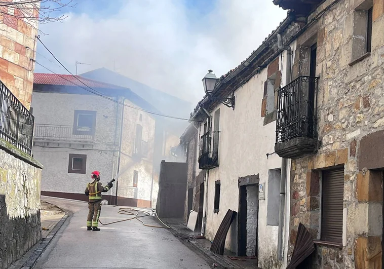 El alcalde de Cabrejas del Pinar (Soria), tras el incendio: «Gracias a Dios se ha podido controlar»