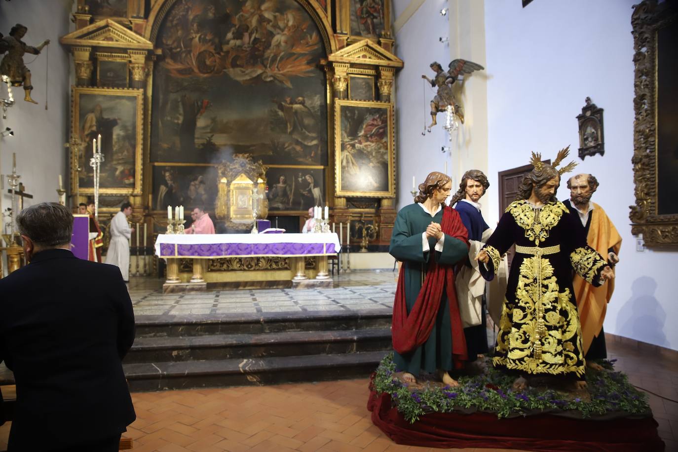 Los tres nuevos apóstoles junto al Señor de la Salud de Córdoba, en imágenes