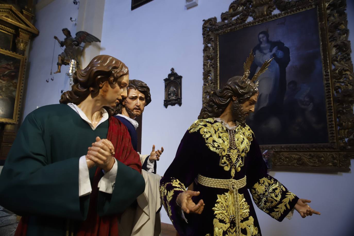 Los tres nuevos apóstoles junto al Señor de la Salud de Córdoba, en imágenes