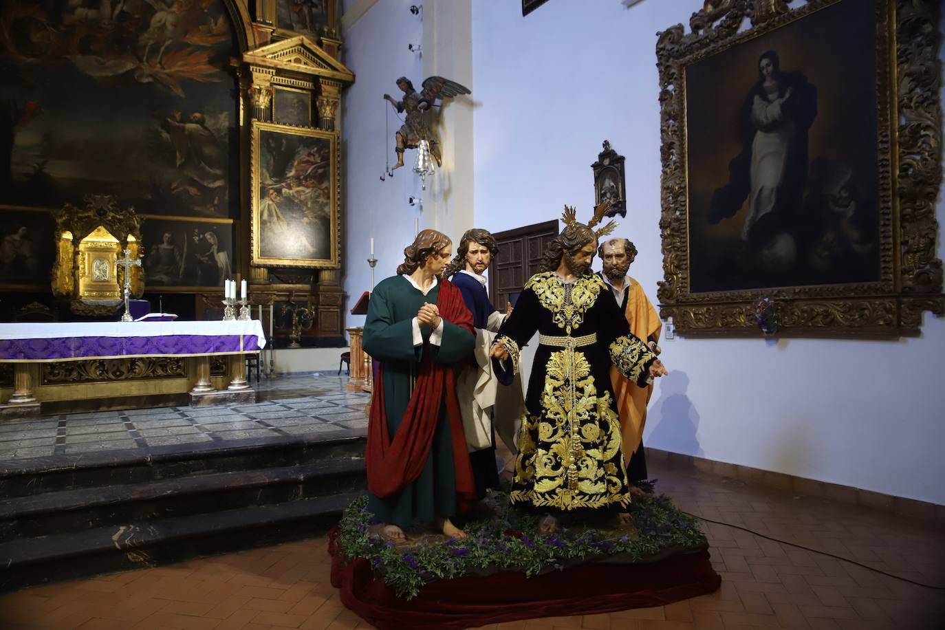 Los tres nuevos apóstoles junto al Señor de la Salud de Córdoba, en imágenes