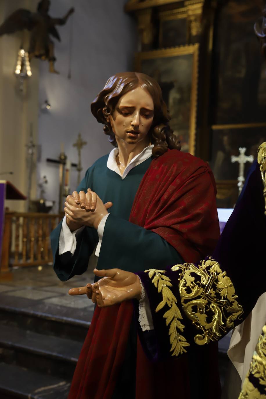 Los tres nuevos apóstoles junto al Señor de la Salud de Córdoba, en imágenes