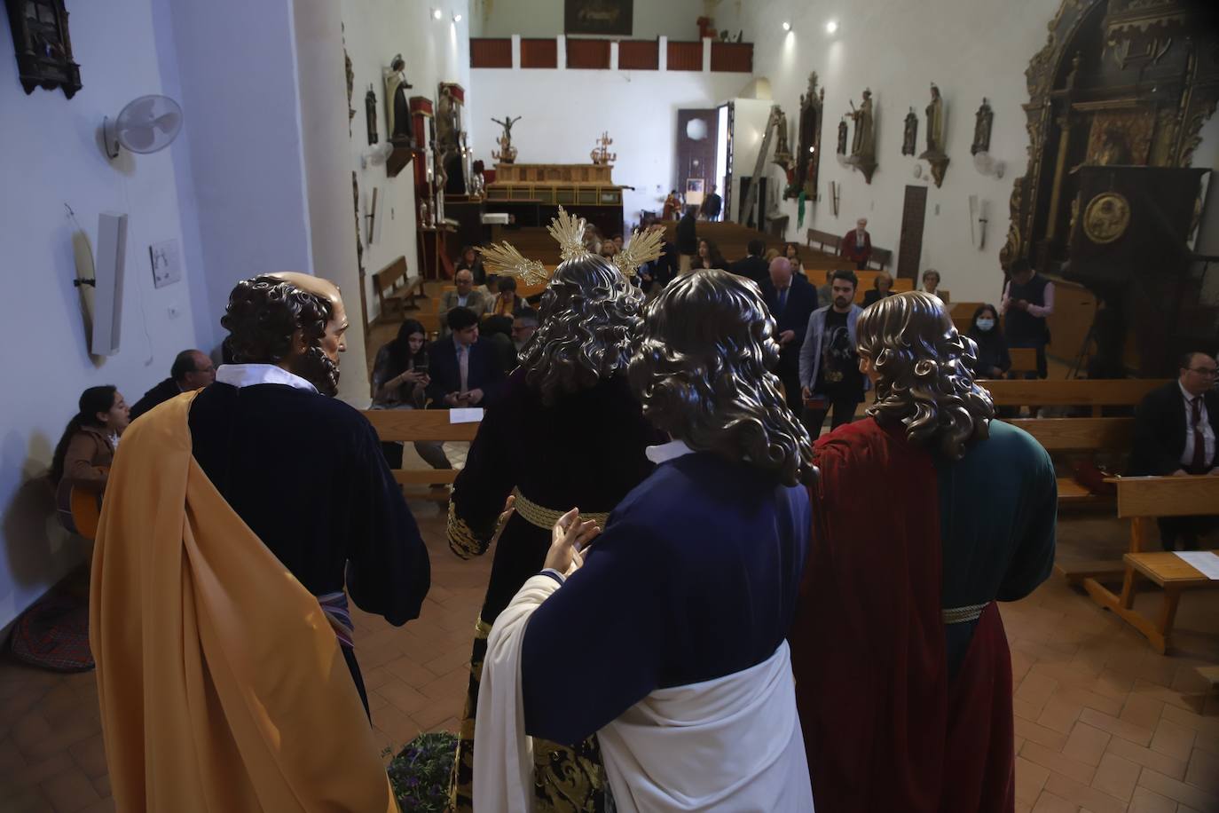 Los tres nuevos apóstoles junto al Señor de la Salud de Córdoba, en imágenes
