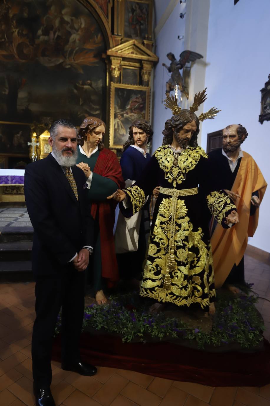 Los tres nuevos apóstoles junto al Señor de la Salud de Córdoba, en imágenes