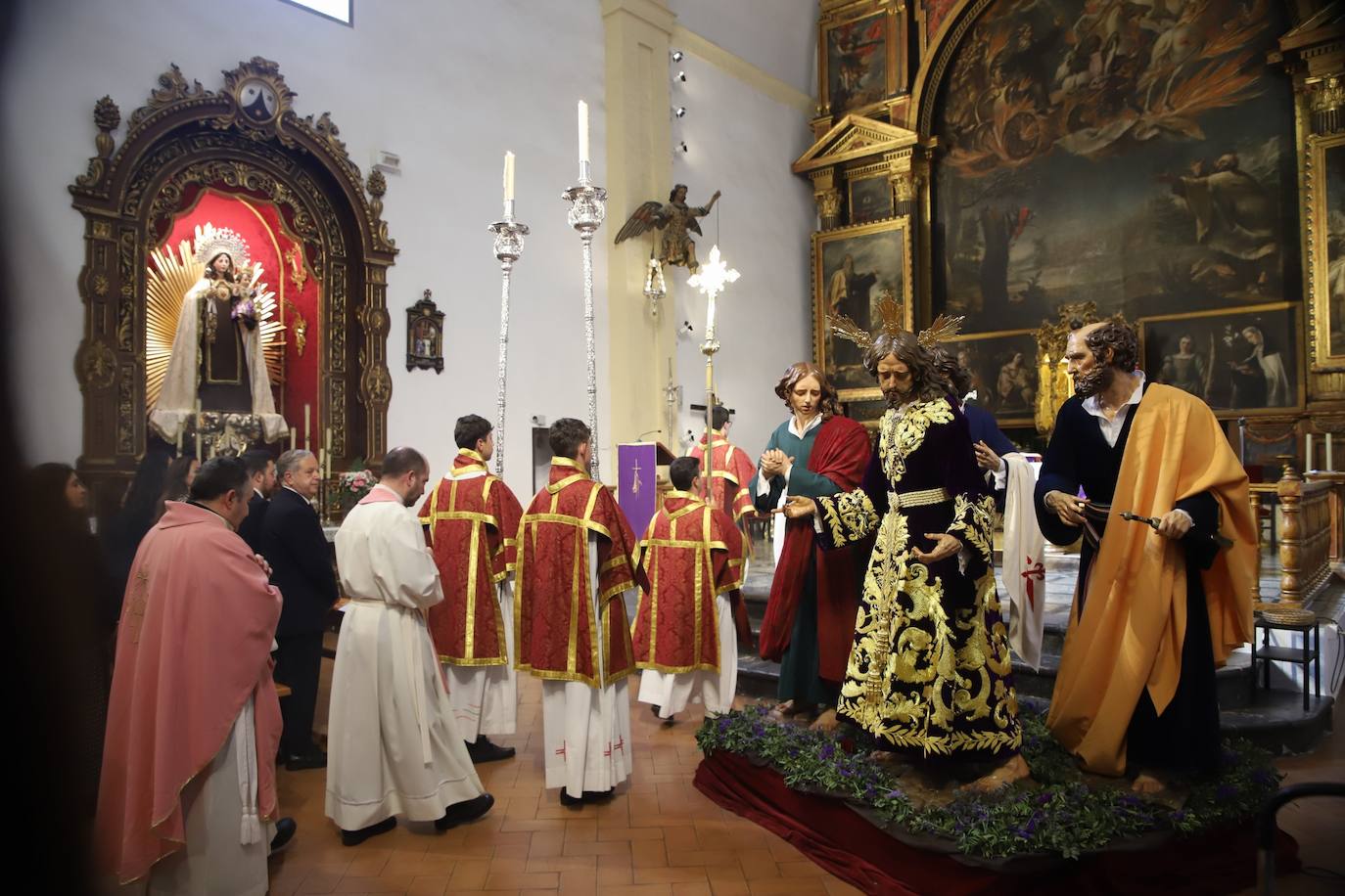 Los tres nuevos apóstoles junto al Señor de la Salud de Córdoba, en imágenes