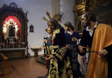 Los tres nuevos apóstoles junto al Señor de la Salud de Córdoba, en imágenes