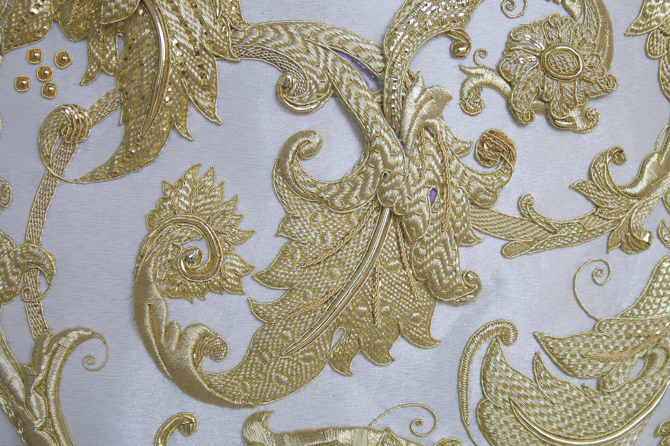 En imágenes, la nueva saya de la Virgen de las Lágrimas de Córdoba, al detalle