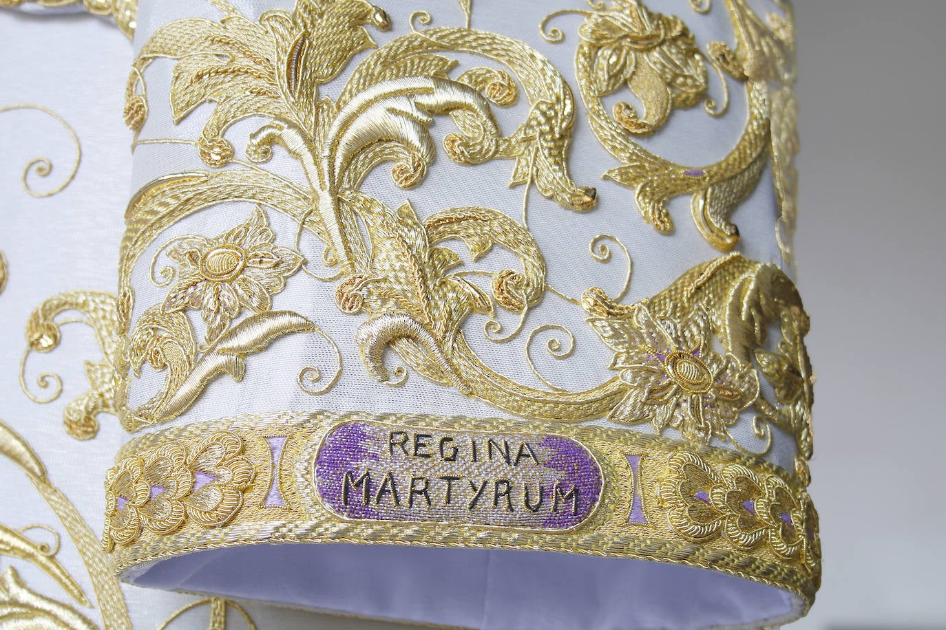 En imágenes, la nueva saya de la Virgen de las Lágrimas de Córdoba, al detalle