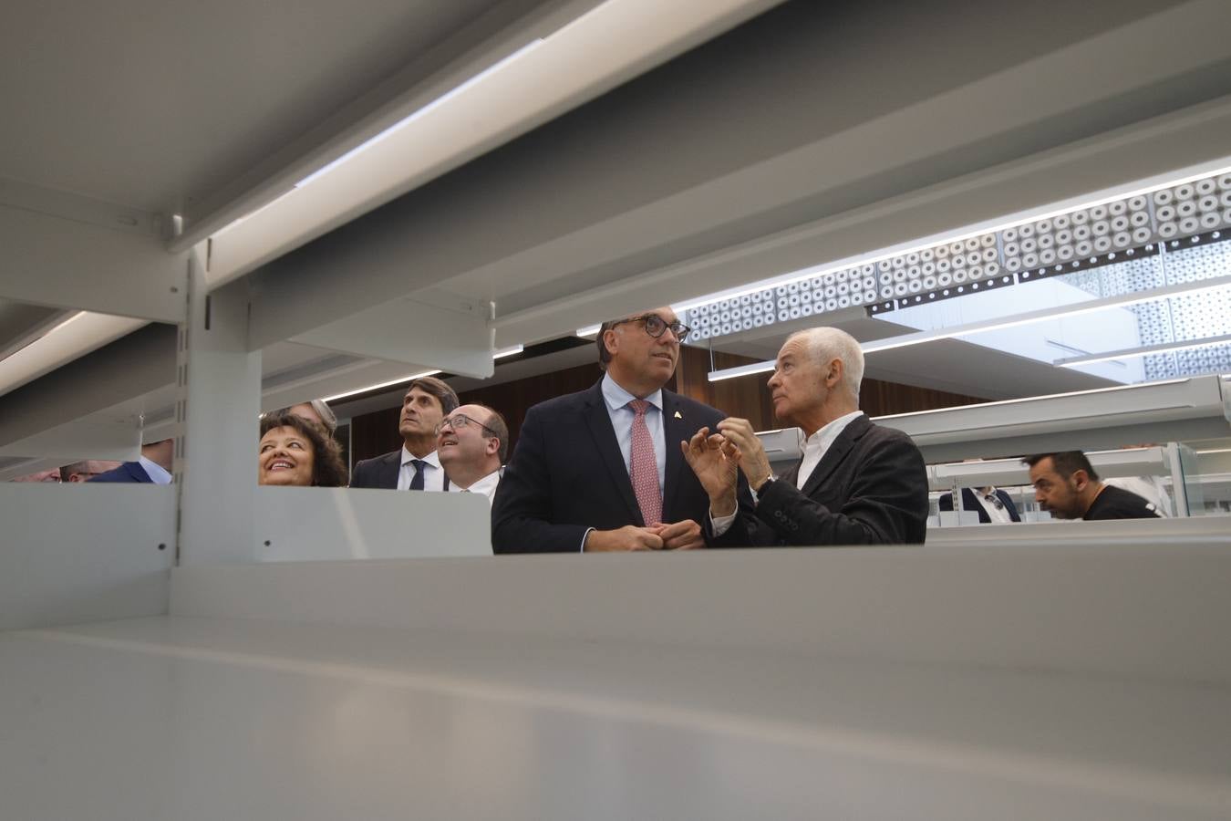 Fotos | El Gobierno entrega a la Junta de Andalucía la nueva Biblioteca de Córdoba