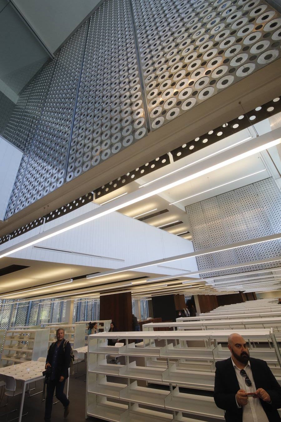 Fotos | El Gobierno entrega a la Junta de Andalucía la nueva Biblioteca de Córdoba