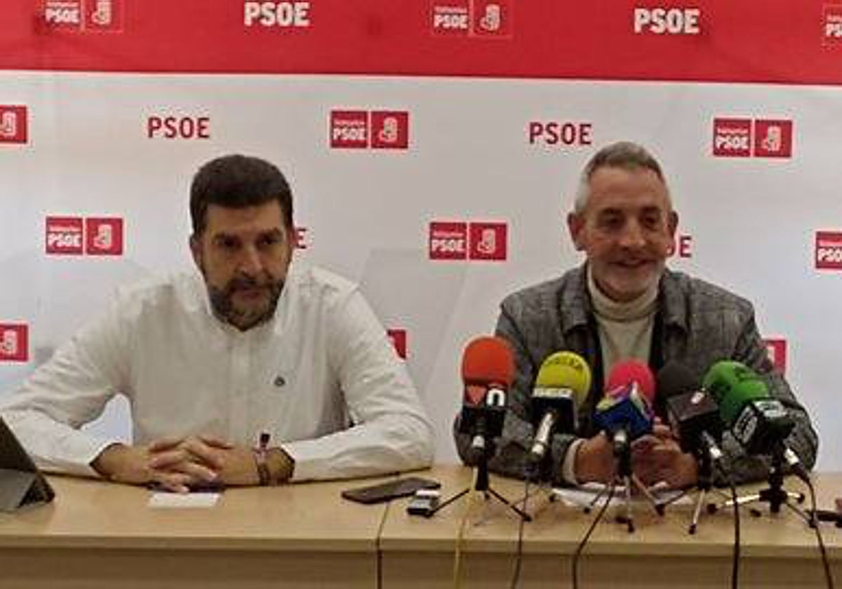Jesús Martín, alcalde y candidato socialista a la alcaldía de Valdepeñas, junto a Manuel Martínez