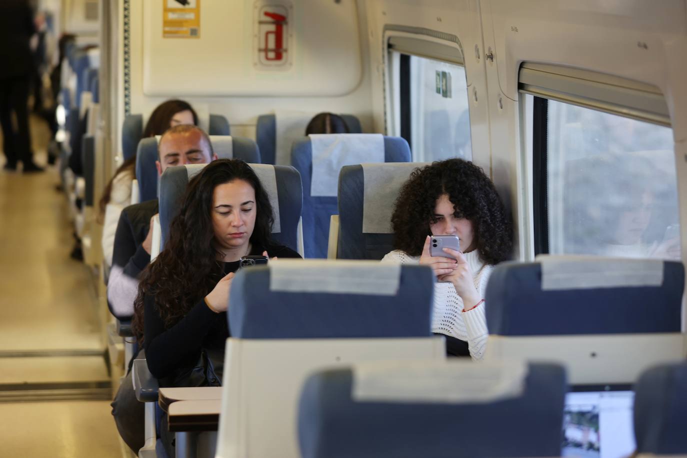 El viaje inaugural del tren de proximidad entre Palma y Villa del Río, en imágenes