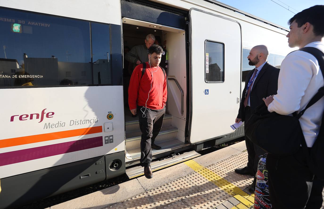 El viaje inaugural del tren de proximidad entre Palma y Villa del Río, en imágenes