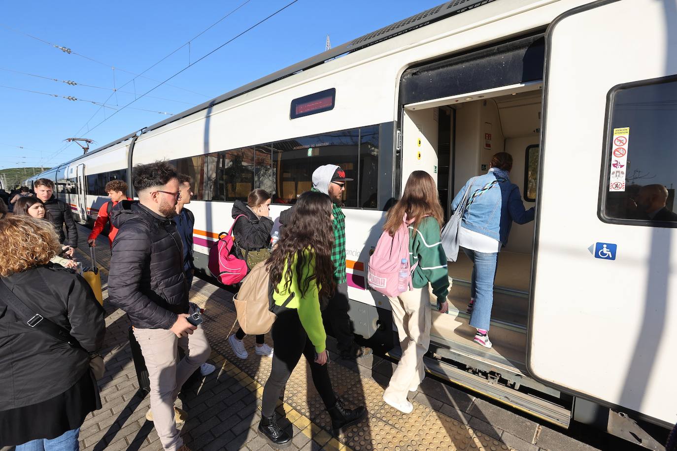El viaje inaugural del tren de proximidad entre Palma y Villa del Río, en imágenes