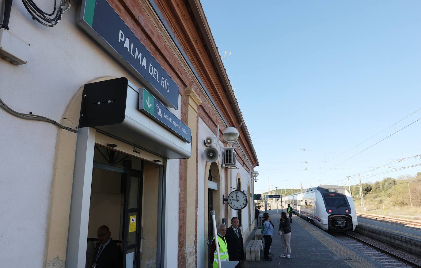 El viaje inaugural del tren de proximidad entre Palma y Villa del Río, en imágenes