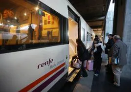 El viaje inaugural del tren de proximidad entre Palma y Villa del Río, en imágenes