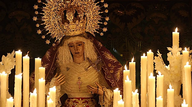 Nuestra Señora Reina de los Mártires, en su paso de palio