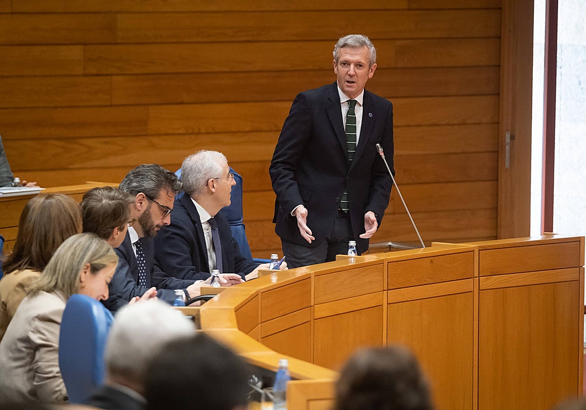 El presidente gallego, Alfonso Rueda, este miércoles en la sesión de control en el Parlamento autonómico