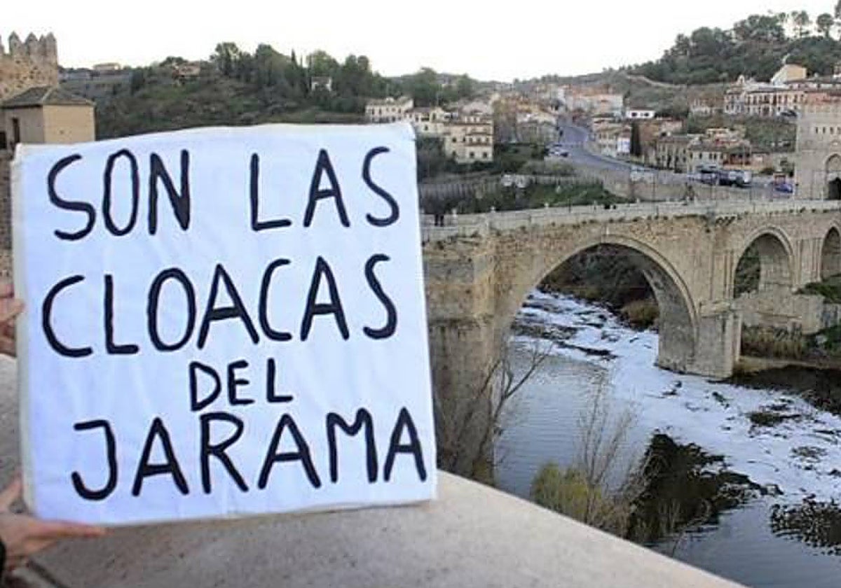 Protesta por el estado del río Tajo en el Puente de San Martín