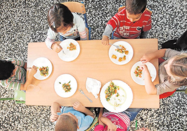 La Junta sube de 3,70 a 4,07 euros el pago del menú diario en los comedores escolares de Castilla-La Mancha
