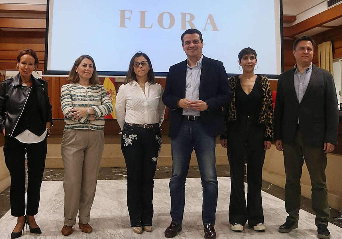 El alcalde José María Bellido, Pilar Campoy, María Van den Eyden, Juan Ceña y Marián Aguilar