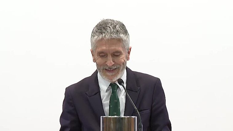 Marlaska pone a María Gámez como ejemplo de pulcritud tras aceptar su dimisión