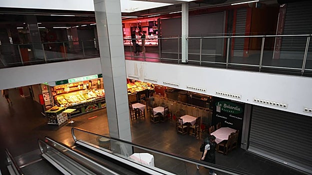 Interior del mercado de Torrijos, en el barrio de Salamanca